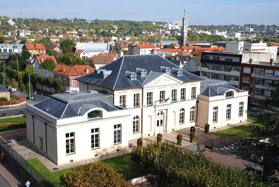 Château_seigneurial_de_Villemomble_en_2012