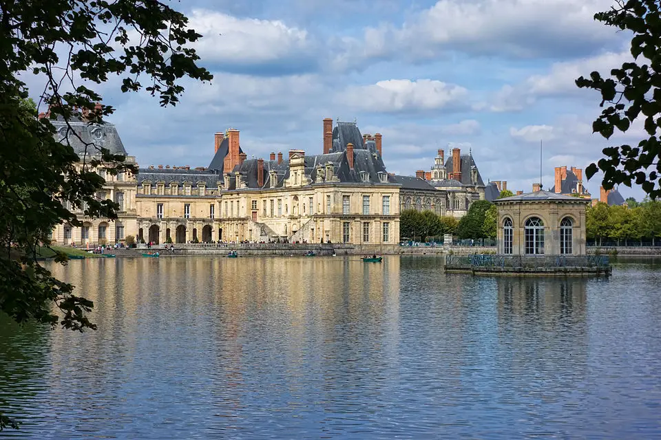 Fontainebleau_-_Château_-_Etang_aux_Carpes