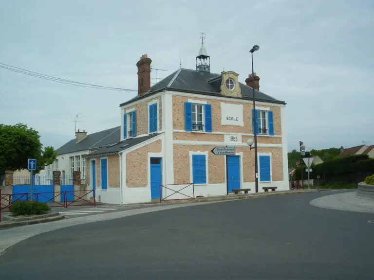 1280px-Angervilliers_école