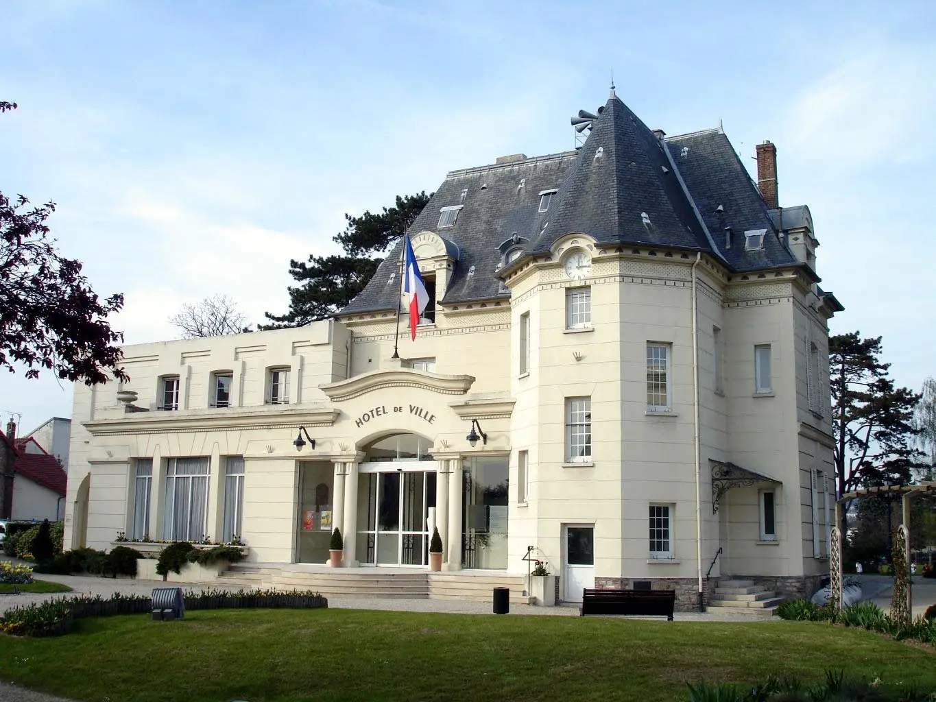 Ermont_-_Hotel-de-Ville_01